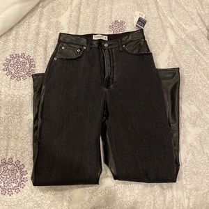 A&F Mixed Fabric Curve Love Ultra High Rise Ankle Straight Jean